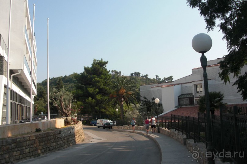 дорога от супермаркета к нашей вилле (вдоль вилы Олива)