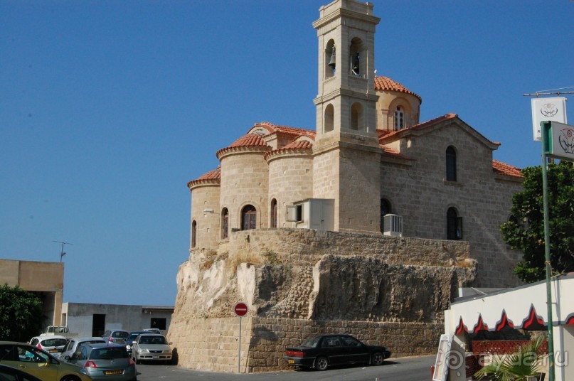 Это 3*,но очень хорошая,если не ждать сервиса 5*........то рекомендую.