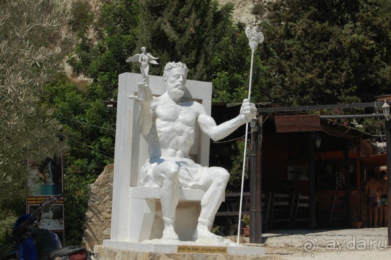 Это 3*,но очень хорошая,если не ждать сервиса 5*........то рекомендую.