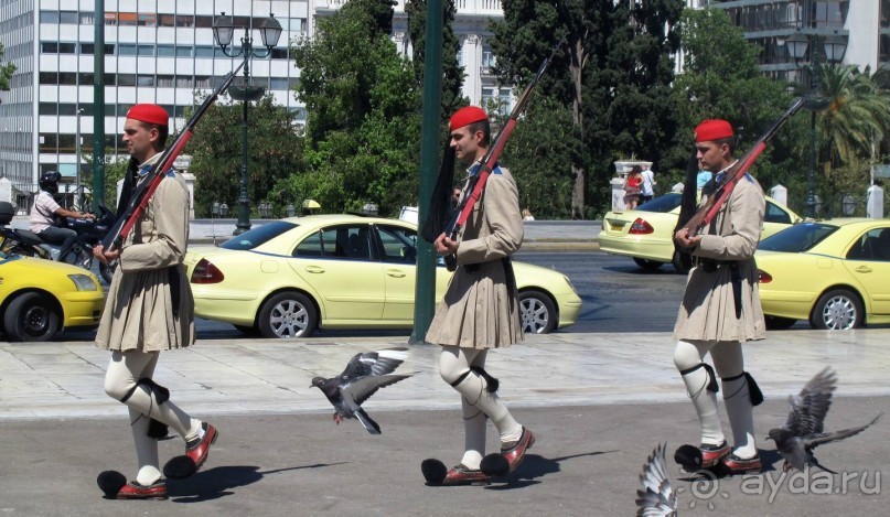 Афины. Смена караула у парламента. 