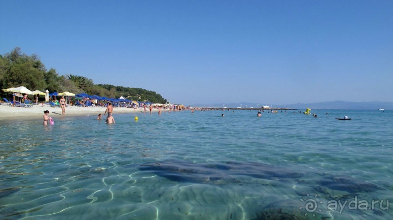 Пляж перед бунгало. 