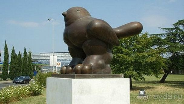 Римини медленно тает в ожерелье фонтанных брызг