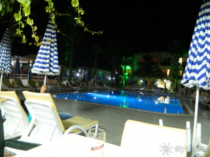 бассейн вечером