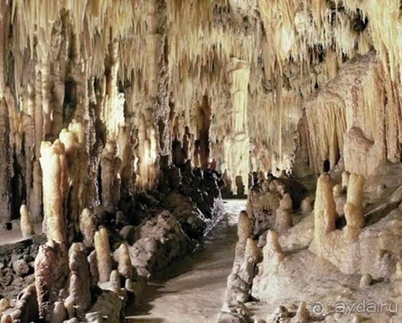 Карстовые пещеры в Кастеллана Гротте