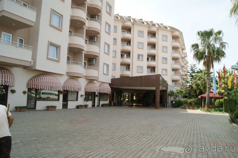 Более чем достойный, не "русский"