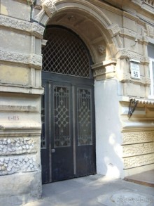 По улице Еврейской