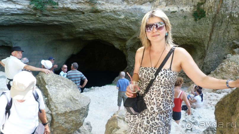 Воклюз (карстовый) пещера -источник , крупнейший в Европе !