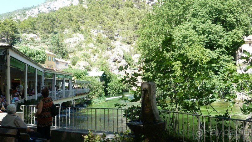 Воклюз (карстовый) пещера -источник , крупнейший в Европе !