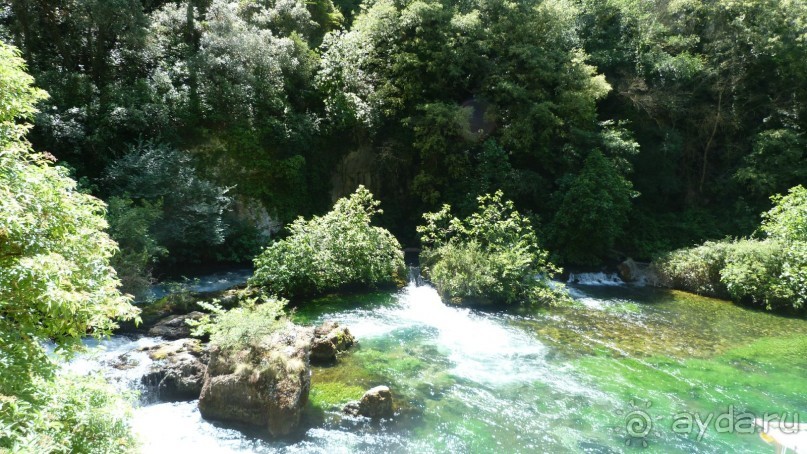 Воклюз (карстовый) пещера -источник , крупнейший в Европе !