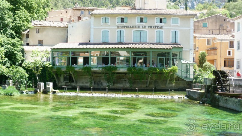 Воклюз (карстовый) пещера -источник , крупнейший в Европе !