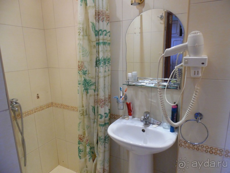 Спокойный отель на берегу моря.