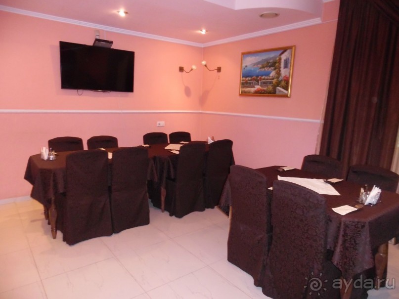 Спокойный отель на берегу моря.