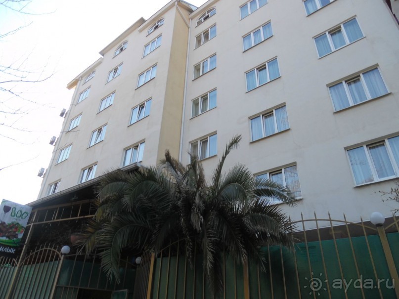 Спокойный отель на берегу моря.