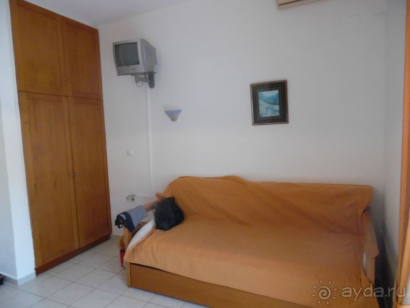 Nostos переводится как ностальгия.