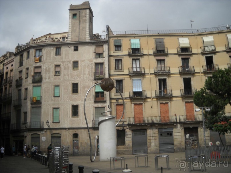 Вот такой монумент. Барселона.