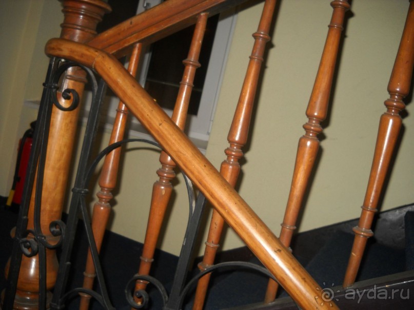   Вот по такой лестнице мы поднимались на второй этаж в свой номер.