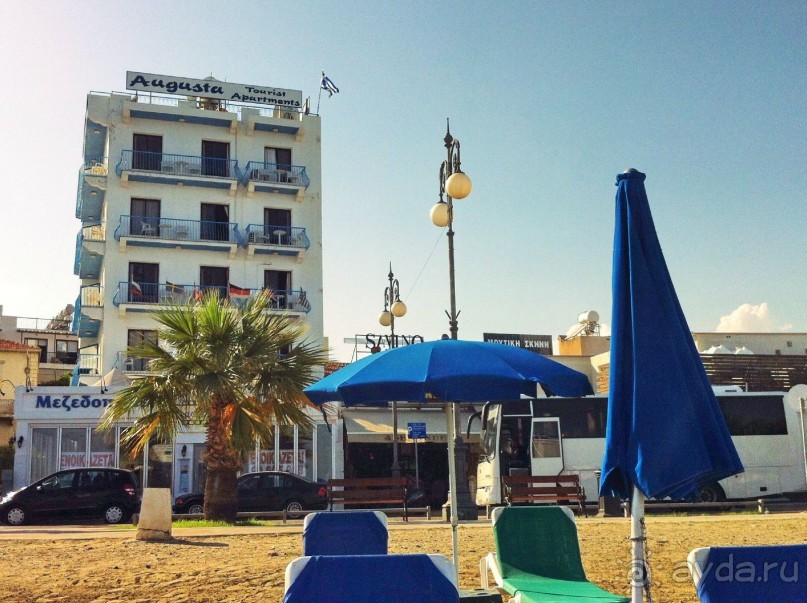 Наш отель, пляж, дорога.