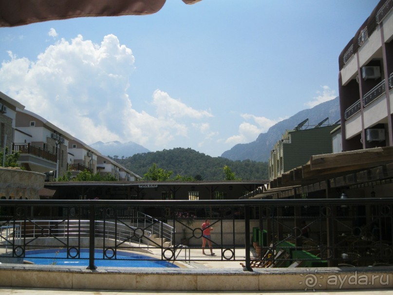 приличный бюджетный вариант