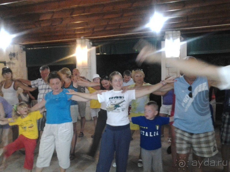 Наши учатся танцевать "Сиртаки "