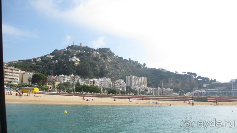 Прогулка на кораблике вдоль побережья.