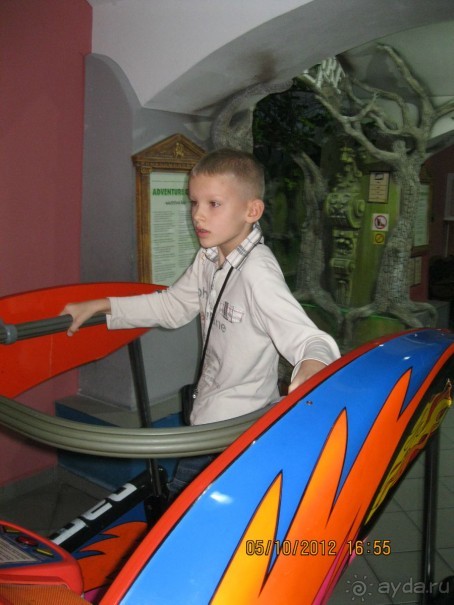 Название отеля говорит само за себя: всё и сразу, как в Вавилоне!