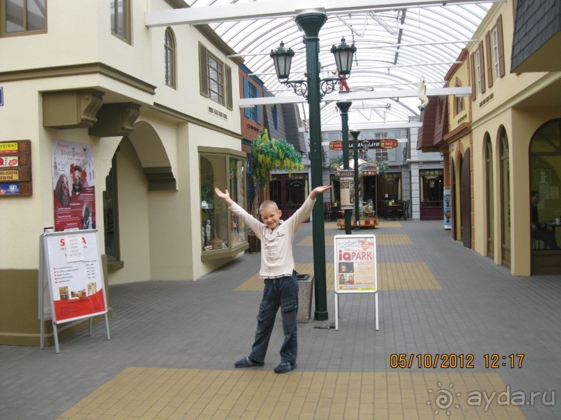 Название отеля говорит само за себя: всё и сразу, как в Вавилоне!