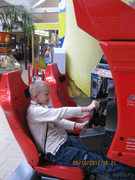 Название отеля говорит само за себя: всё и сразу, как в Вавилоне!