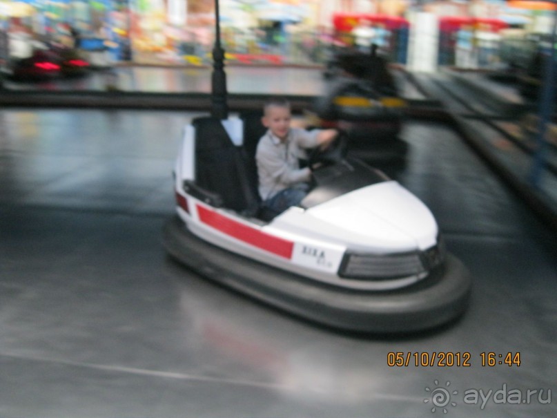 Название отеля говорит само за себя: всё и сразу, как в Вавилоне!