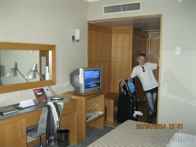 Чудесный отель, но неудачное расположение.