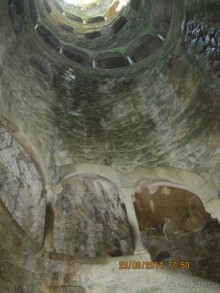 Арочная галерея в колодце