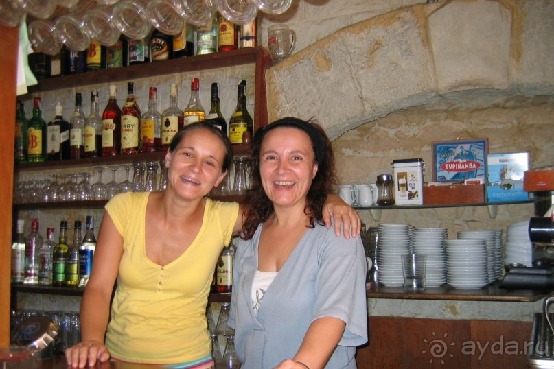 Гастарбайтерша Лорка (слева) и её хозяйка. Они тоже не поняли, чего же от меня хотели Славик с Наташкой?...