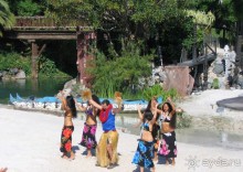 Порт-Авентура. Танцы в зоне Полинезии