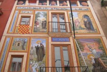 В Таррагоне. Еще один из расписанных фасадов