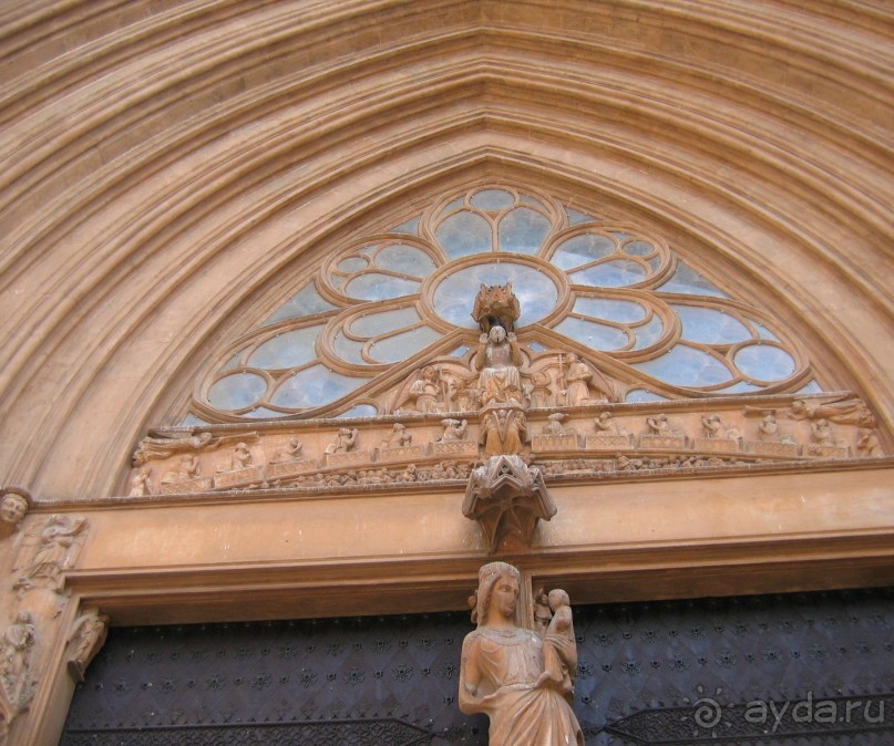 Арка центральных врат собора