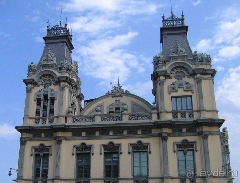 Барселона. Здание порта