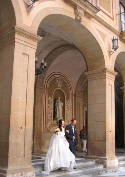 Монтсеррат. Свадьба. Пара, дождвшаяся свой очереди...)))