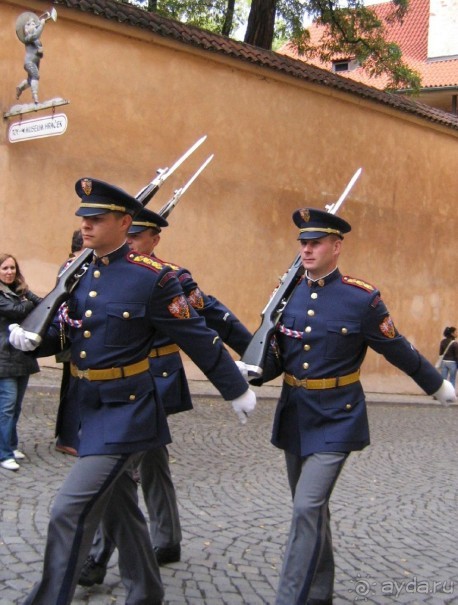 Чехия: Прага, Глубока-над-Влтавой, Чески Крумлов, замок Пернштейн (Моравски Крас)