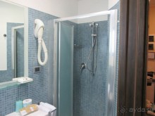 Очень симпатичный и очень бюджетный отель.