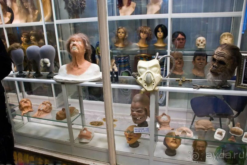 Лаборатория масок к фильмам ужасов.