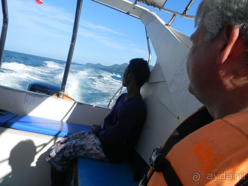 На скоростном катере к необитаемому острову Две сестры.