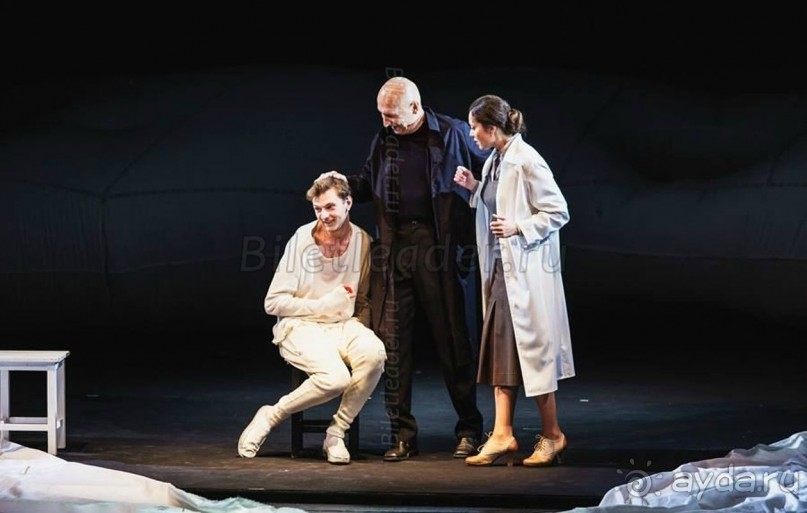 РАМТ довел до слез. Спектакль "Цветы для Элджернона".