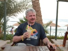 А можно выпить молочный коктейль по цене все те же 8 долларов.