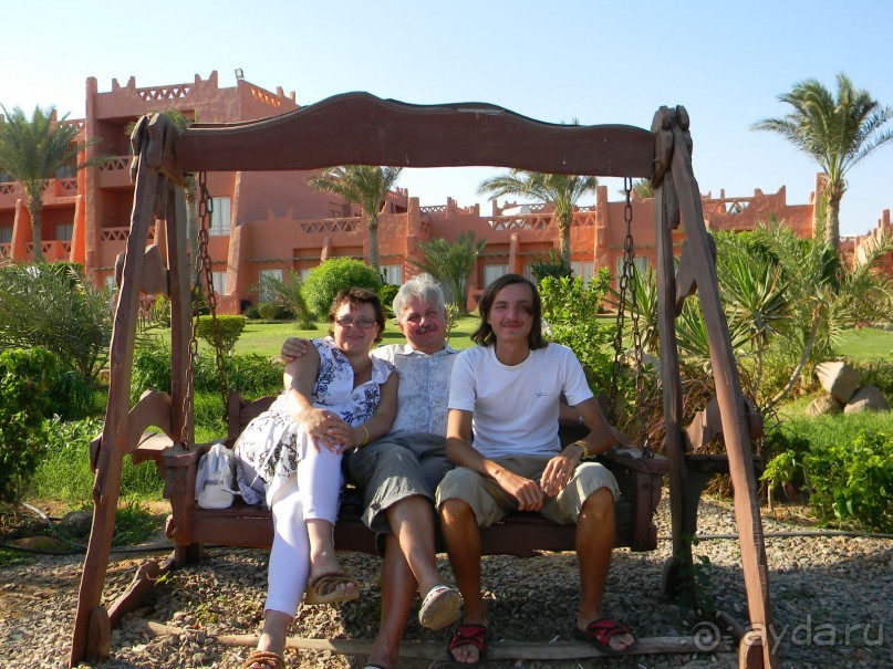 С мужем и младшим сыном на территории отеля.