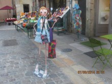 Многих туристов также привлекают рынки и барахолки, на которых можно купить винтажную одежду, обувь, украшения и, конечно, интересные предметы интерьера.