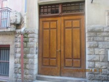 Лион находится на юго-востоке Франции и является центром региона Рона-Альпы.  Лиону более двух тысяч лет. Основанная в 43 г. до н. э. на месте поселения галлов римская колония Лугдунум была столицей Римской Галлии