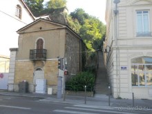 Спускаться от собора лучше пешком через парк и по лесенкам через город. Получите массу удовольствия. Только в ногах потом от обилия пройденных ступенек ощущается некоторый тремор