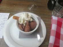 Отличительной чертой Лионской кухни является добавление во все (!) блюда вина Божоле