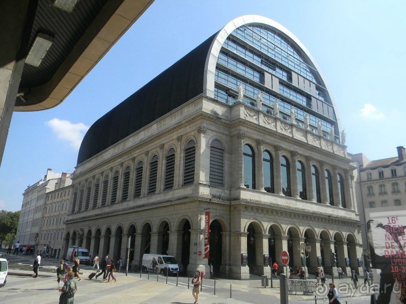 Лионский Оперный театр. Любовь лионцев к опере просуществовала столетия и в 1983 году развернулись работы по созданию более крупного помещения, способного вместить увеличивающееся количество поклонников оперного искусства.