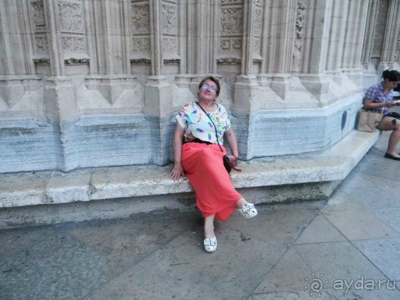 Фактически  Нотр-дам де Фурвьер (Notre-Dame de Fourviere) представляет собой две церкви, расположенные друг над другом. Верхняя церковь украшена великолепным богатым декором, тогда как нижняя отличается простотой исполнения.