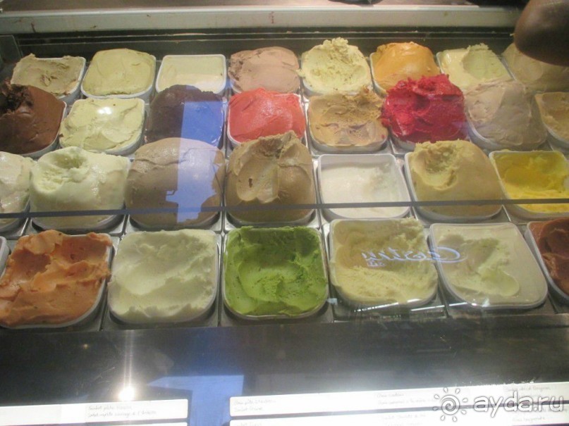 Здесь вы можете попробовать мороженое со сладким укропом, томатом и базиликом или фиалкой. Terre Adelice делают ставку на качество и натуральность продуктов, поэтому вкус  шариков мороженого поистине восхитительный.